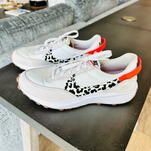 Nike women’s waffle sneakers size 9